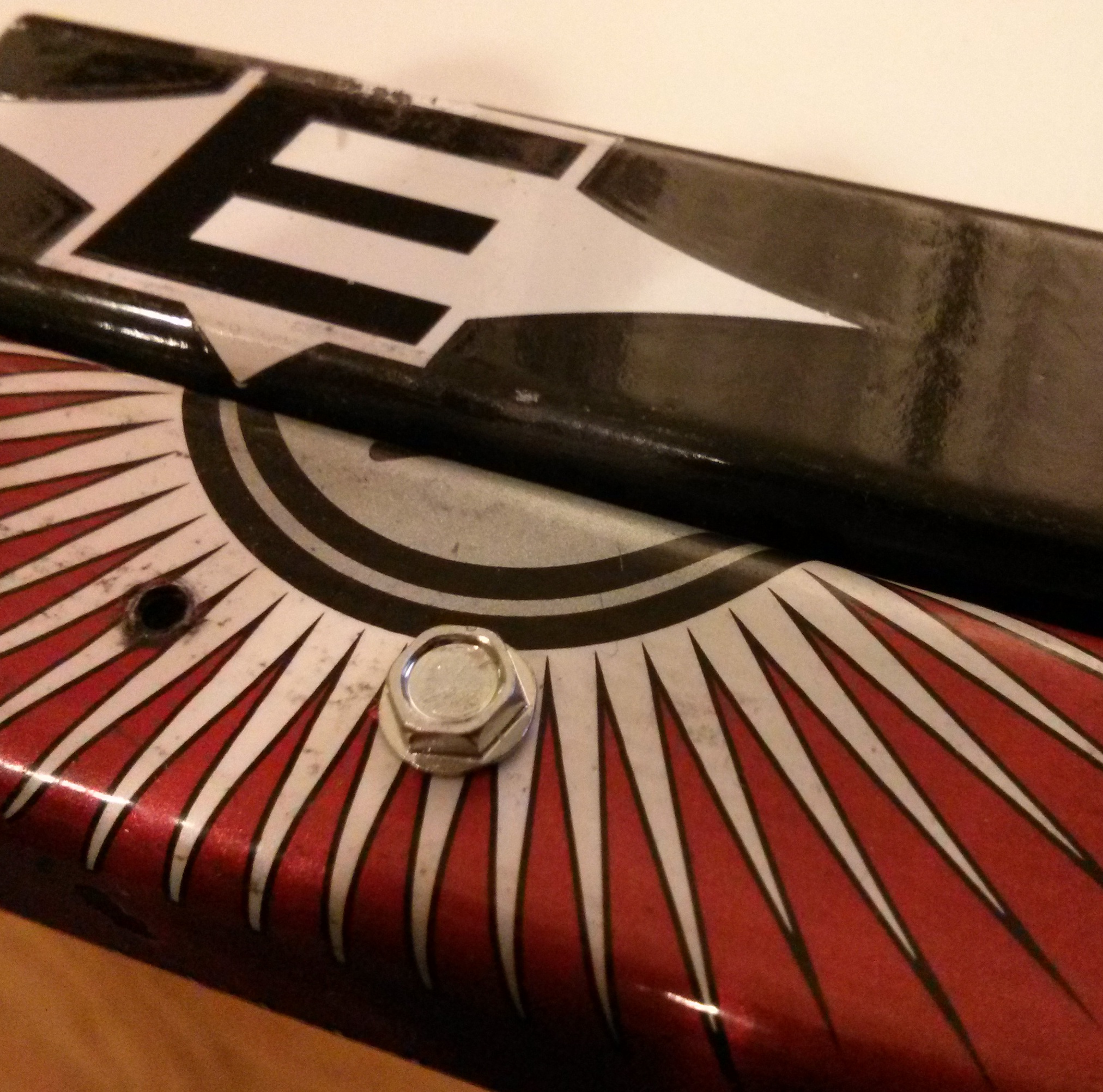 Hex cap screw for composite hockey stick furniture